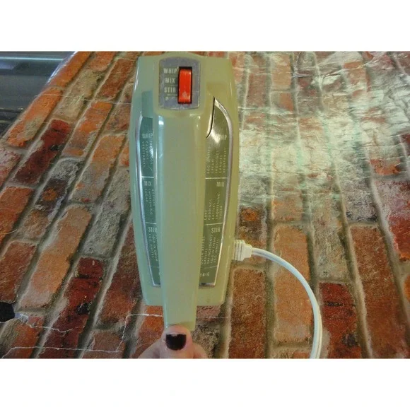 GE General Electric Hand Mixer Vintage 70's Avocado Green D4M47 in Working Order - Picture 2 of 6
